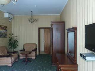 Отель Гостиница Статус Полтава Улучшенный двухместный номер с 1 кроватью-3